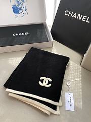 Fortok Chanel Wavy Crochet Cashmere Scarf Black & White 180×60cm - 4