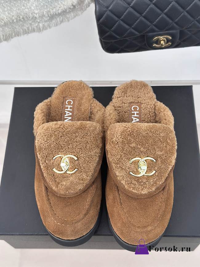 Fortok Chanel Lambswool Buckle Flap Slippers Brown - 1