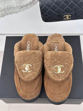 Fortok Chanel Lambswool Buckle Flap Slippers Brown