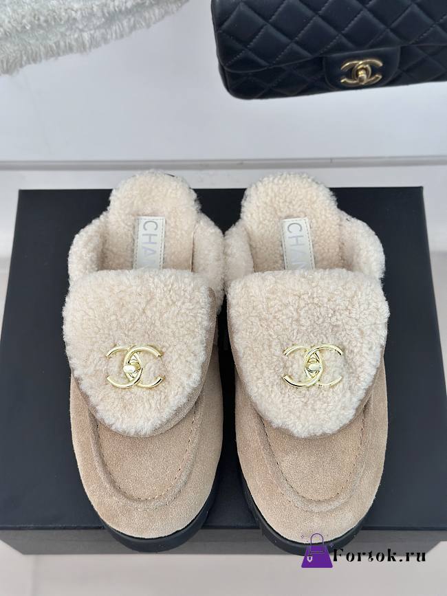 Fortok Chanel Lambswool Buckle Flap Slippers Beige - 1