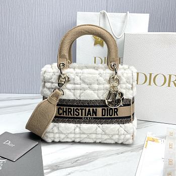 Fortok Dior Lady Five-grid Princess Diana Furry Bag White & Beige 24x20x11cm