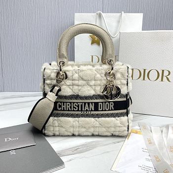 Fortok Dior Lady Five-grid Princess Diana Furry Bag Black & White 24x20x11cm