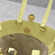 Fortok Jacquemus Le Petit Bambola Yellow Leather Bag 10×20cm  - 4