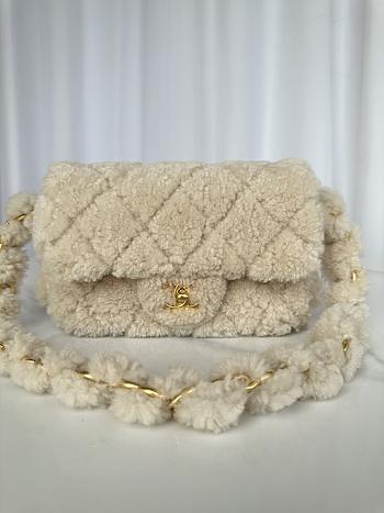 Fortok Chanel Flap Bag Fleece & Gold Plated Metal Beige 24x14x7cm