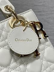 Fortok Dior Lady Bag White With Gold-plated Metal Chain Strap And Brown O-shaped Design - 4