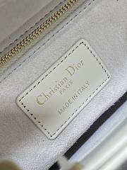 Fortok Dior Lady Bag White With Gold-plated Metal Chain Strap And Brown O-shaped Design - 5