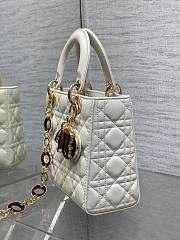 Fortok Dior Lady Bag White With Gold-plated Metal Chain Strap And Brown O-shaped Design - 3