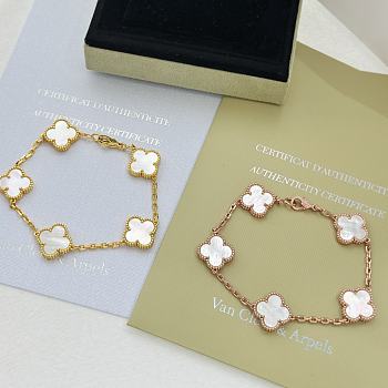 Fortok Van Cleef & Arpels White Four-leaf Clover Bracelet in Gold/Rose Gold