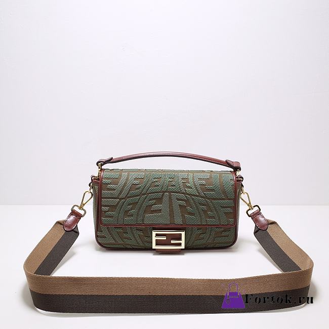 Fortok Fendi Classic Baguette Medium Bag Green Canvas F01260 27x6x15cm - 1