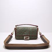 Fortok Fendi Classic Baguette Medium Bag Green Canvas F01260 27x6x15cm - 1