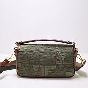 Fortok Fendi Classic Baguette Medium Bag Green Canvas F01260 27x6x15cm - 4