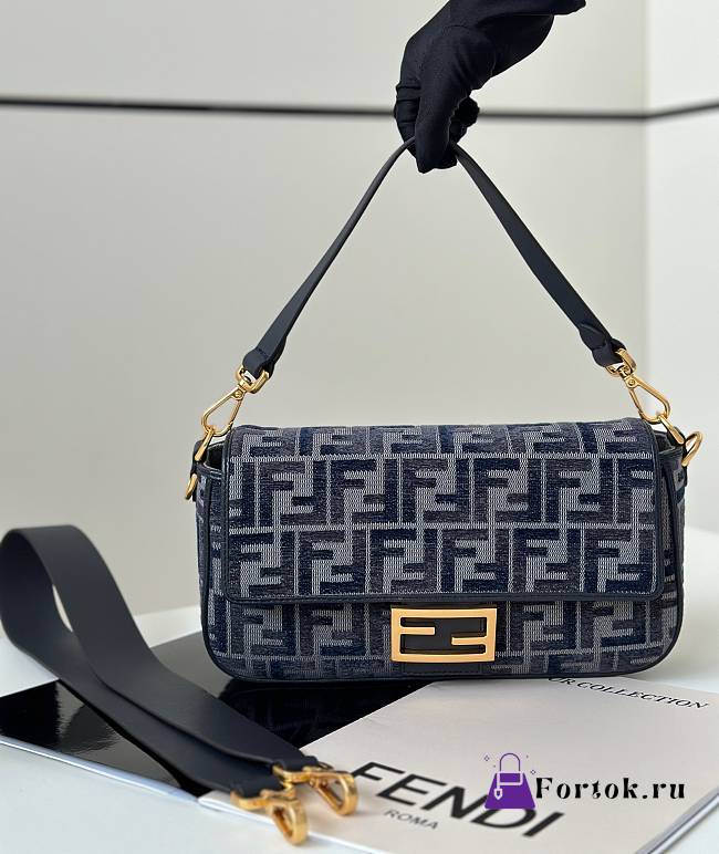Fortok Fendi Baguette Dark Blue FF Chenille Bag 8579A 27x6x15cm - 1