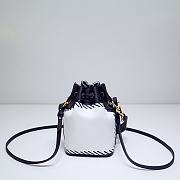 Fortok Fendi Mon Tresor Small Bucket Bag White Glazed Canvas 11.5x10x18cm - 6