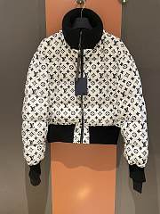 Fortok Louis Vuitton 24 Old Flower Down Jacket White & Black - 1