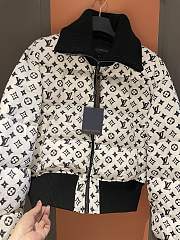 Fortok Louis Vuitton 24 Old Flower Down Jacket White & Black - 3