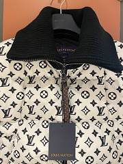 Fortok Louis Vuitton 24 Old Flower Down Jacket White & Black - 2