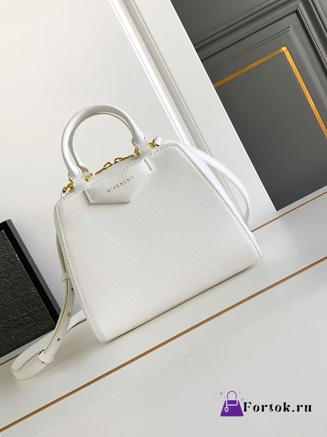 Fortok Givenchy Anyigona Cube Handbag White 13x19x22cm - 1