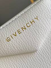Fortok Givenchy Anyigona Cube Handbag White 13x19x22cm - 3