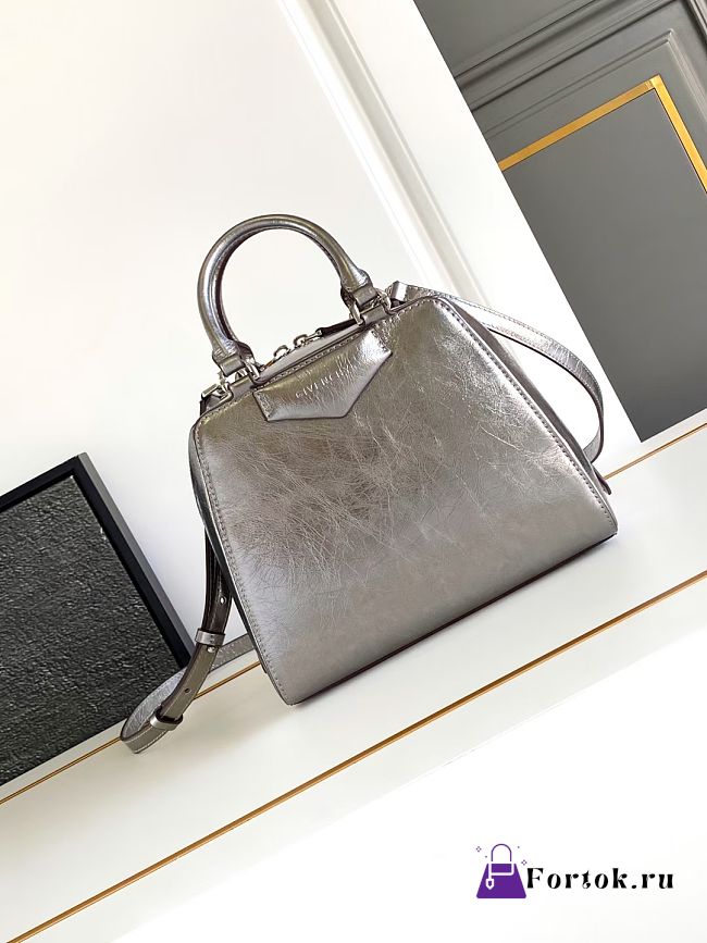 Fortok Givenchy Anyigona Cube Handbag Silver 13x19x22cm - 1