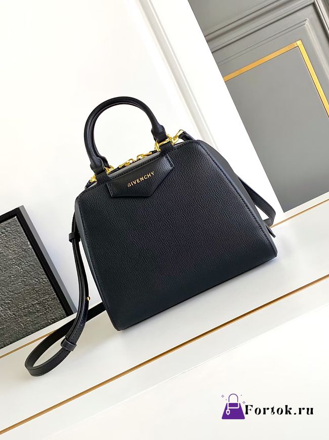 Fortok Givenchy Anyigona Cube Handbag Black 13x19x22cm - 1