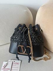 Fortok Valentino Garavani Rockstud Black Raffia & Leather Bucket Bag 20x17x8.5cm - 1