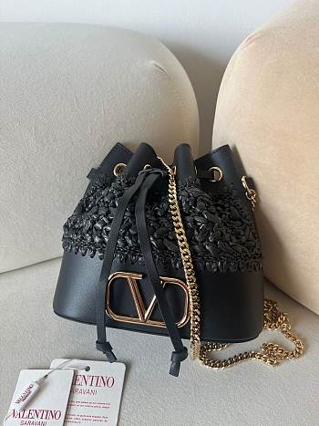 Fortok Valentino Garavani Rockstud Black Raffia & Leather Bucket Bag 20x17x8.5cm