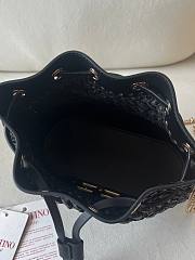 Fortok Valentino Garavani Rockstud Black Raffia & Leather Bucket Bag 20x17x8.5cm - 6