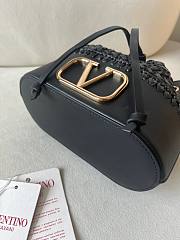 Fortok Valentino Garavani Rockstud Black Raffia & Leather Bucket Bag 20x17x8.5cm - 2