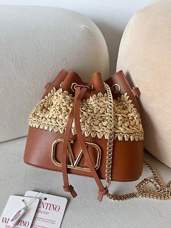 Fortok Valentino Garavani Rockstud Beige Raffia & Brown Leather Bucket Bag 20x17x8.5cm
