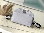 Fortok Louis Vuitton Avenue Messenger Bag Grey M11657 22.5x15.5x7.5cm - 1