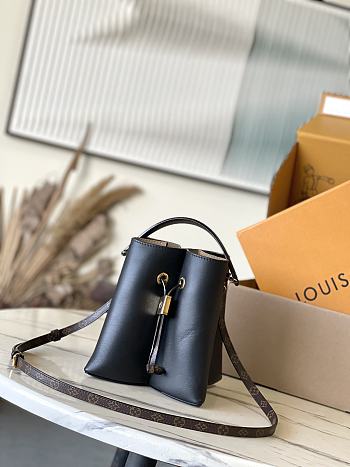 Fortok Louis Vuitton Bloom PM Bag Black M13843 21x16x21cm