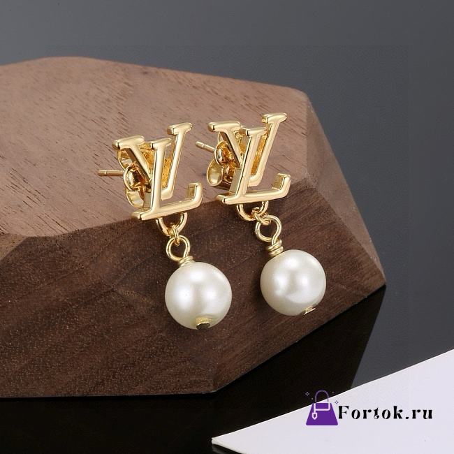 Fortok Louis Vuitton Letter Stud Earrings - 1