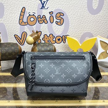 Fortok Louis Vuitton Pulse Messenger Bag Black Monogram Eclipse Canvas M12681 26.6x11x17cm