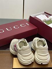 Fortok Gucci Rhyton Poink Iconic G 1921 Print Sneakers - 2