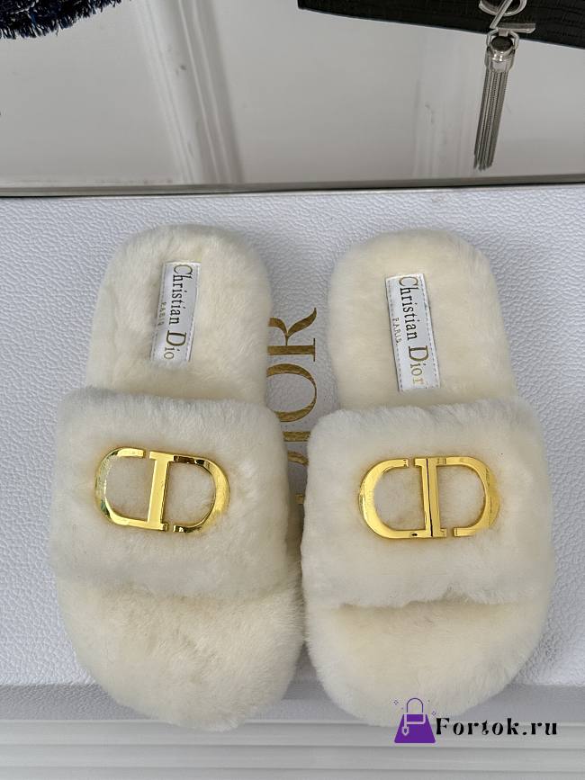 Fortok Dior 24S Furry Slippers White - 1