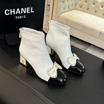 Fortok Chanel Chain Side Bow Thick-heel Ankle Boots White