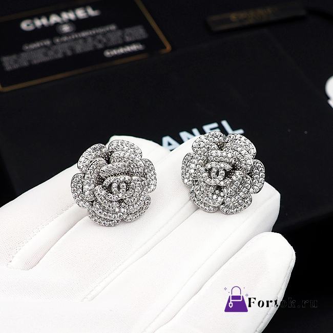 Fortok Chanel Camellia Earrings With Diamonds Silver - 1