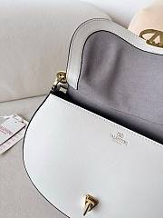 Fortok Valentino Garavani Ohval Small Shoulder Bag In White Nappa Calfskin 26x13x6.5cm - 5