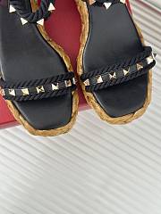 Fortok Valentino Rockstud Flatform Sandal 45mm In Black Calfskin And Raffia   - 3