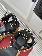 Fortok Valentino Rockstud Flatform Sandal 45mm In Black Calfskin And Raffia   - 5