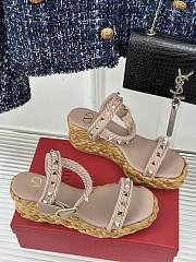 Fortok Valentino Rockstud Flatform Sandal 45mm In Beige Calfskin And Raffia - 3
