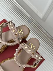 Fortok Valentino Rockstud Flatform Sandal 45mm In Beige Calfskin And Raffia - 5