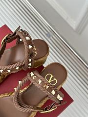Fortok Valentino Rockstud Flatform Sandal 45mm In Brown Calfskin And Raffia - 4