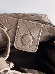 Fortok Bottega Veneta Small Andiamo Parachute Bag Brown 796569 21x17x16.5cm - 5
