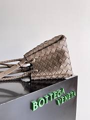 Fortok Bottega Veneta Small Andiamo Parachute Bag Brown 796569 21x17x16.5cm - 4