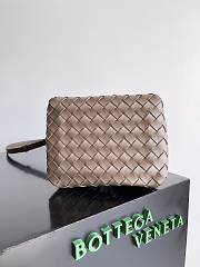 Fortok Bottega Veneta Small Andiamo Parachute Bag Brown 796569 21x17x16.5cm - 3