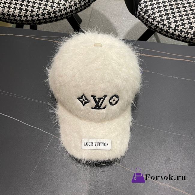 Fortok Louis Vuitton 2024 Plush Fox Baseball Cap White - 1