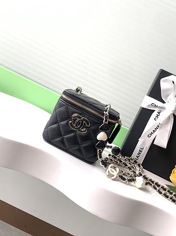 Fortok Chanel Small Comestic Bag Black Enamel Heart Buckle 11x8.5x7cm
