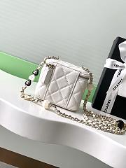Fortok Chanel Small Comestic Bag White Enamel Heart Buckle 11x8.5x7cm - 5