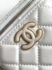 Fortok Chanel Small Comestic Bag White Enamel Heart Buckle 11x8.5x7cm - 4